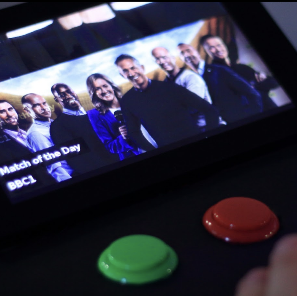 A box with 3 large coloured buttons and a screen